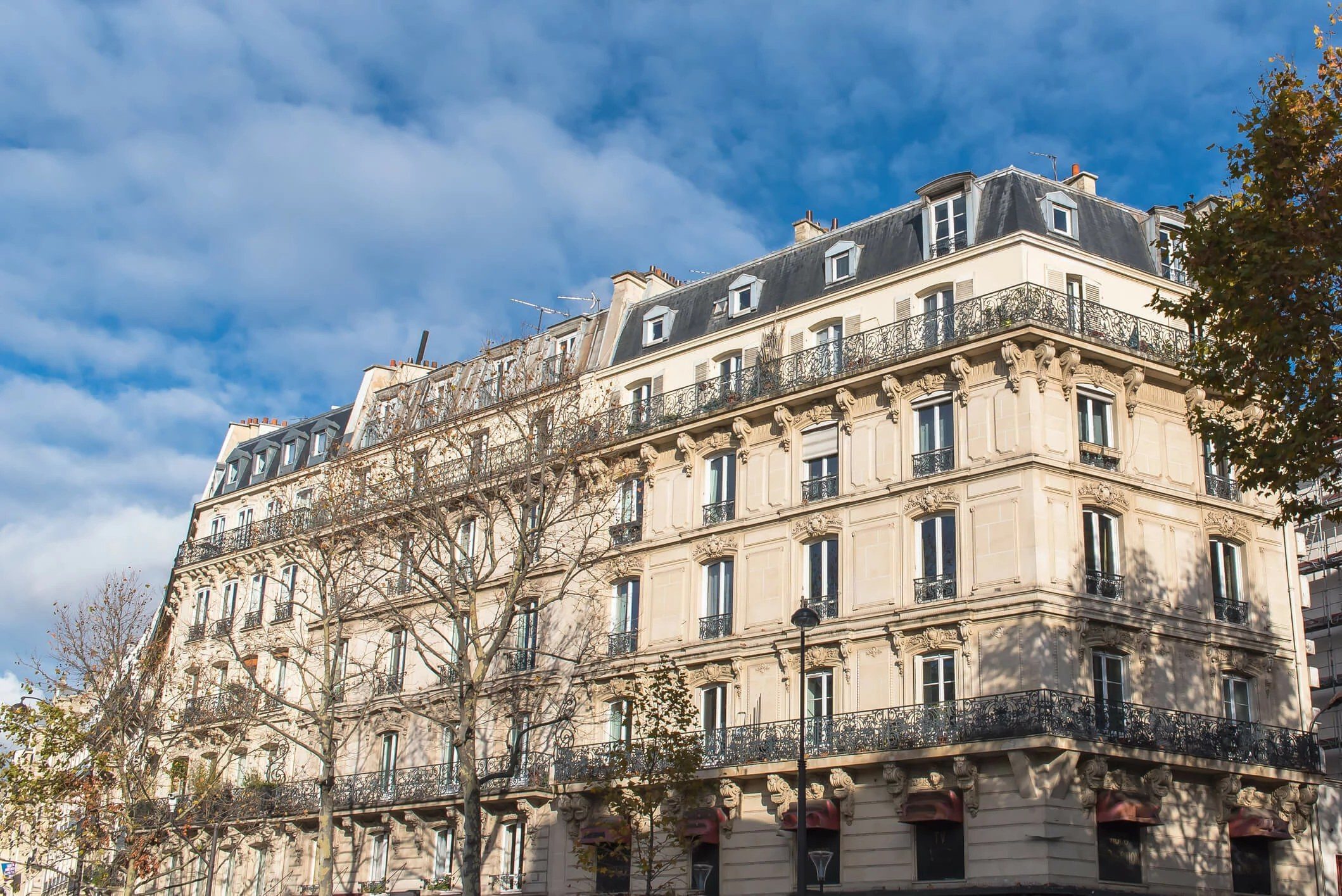 Appartement lumineux et sobre, prêt à être visité